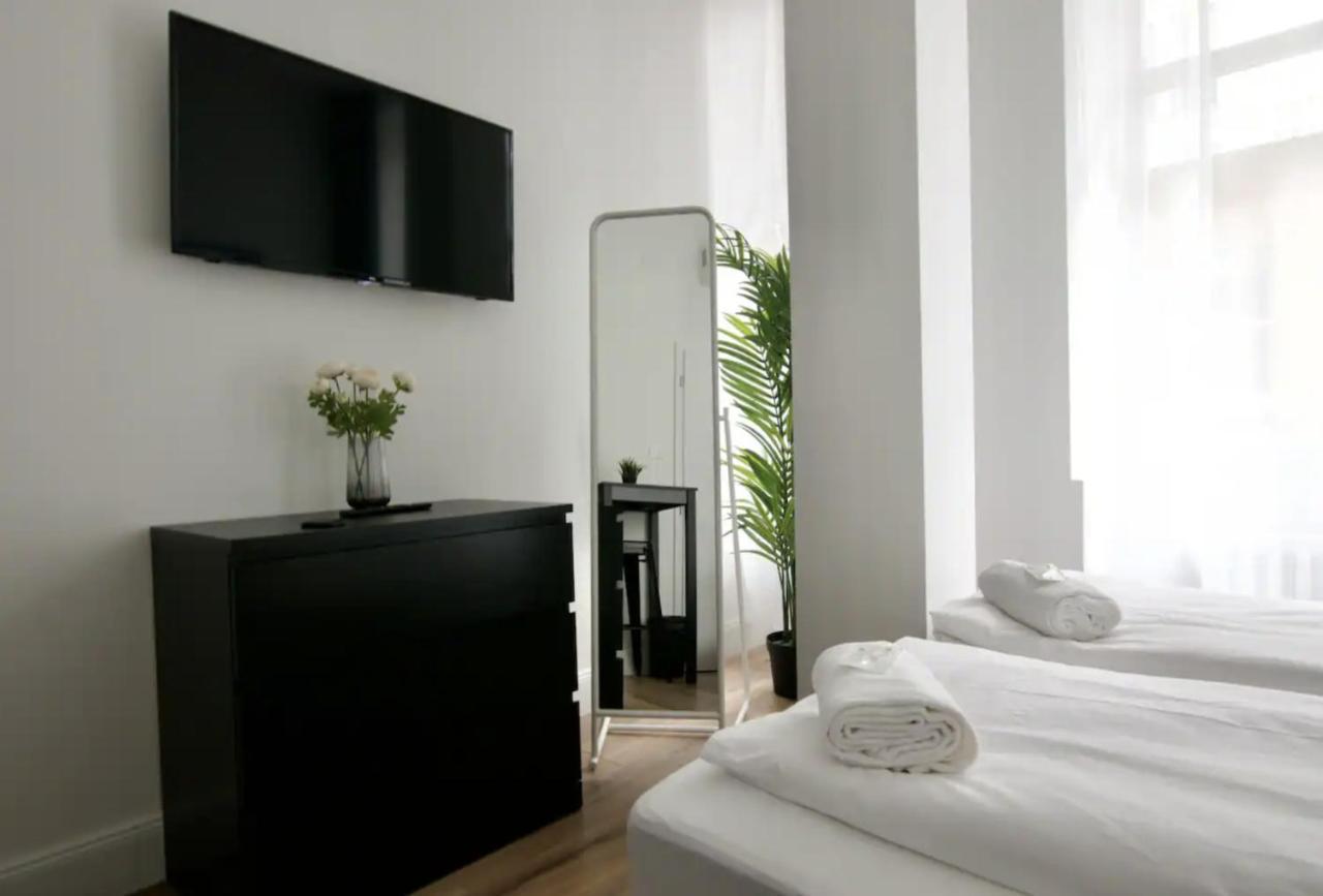 Studio Apartments By Hi5- Apartment In Downtown Budapest Esterno foto