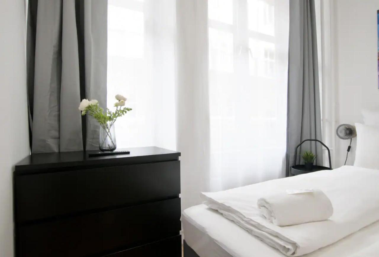 Studio Apartments By Hi5- Apartment In Downtown Budapest Esterno foto